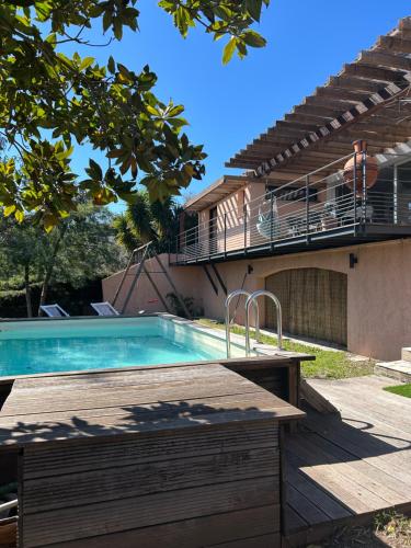 Swimming pool, Villa Piscine proche plages Mandelieu-Cannes in L'Escaillon
