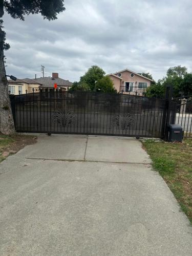 Spacious Family Home with 2 King Beds, Parking & Near 60 Freeway in Hacienda Heights (Kalifornia)