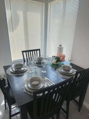 Spacious Family Home with 2 King Beds, Parking & Near 60 Freeway in Hacienda Heights (Kalifornia)