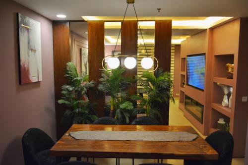 3-Bedroom Premium Apartment With Balcony - Goldcrest Mall and Residency - image 6