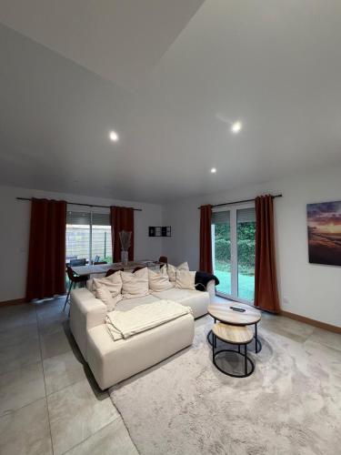 3-Bedroom Villa, Jacuzzi, Near Bordeaux in Arbanats