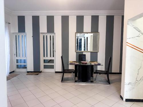 Instalaciones, Villa 2 chambres in Thies