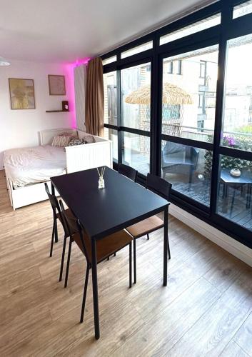 Large Studio Near Train station and Disney in Λόνη