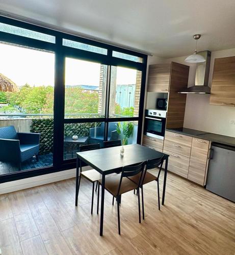Large Studio Near Train station and Disney in Λόνη