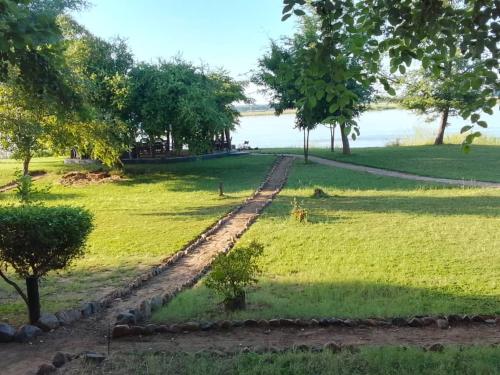 Gateway to the Lower Zambezi - Chirundu in Mafuta