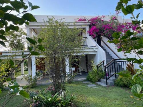Christiana Apartment Morne Daniel – khách sạn tại Canefield