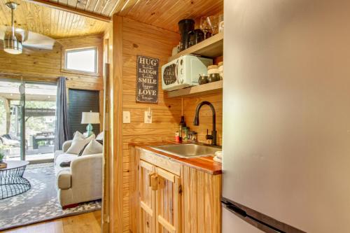 Tiny Cabin Getaway in the Tennessee River Valley in Rogersville (AL)