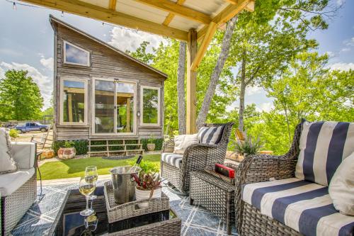 Tiny Cabin Getaway in the Tennessee River Valley in Rogersville (AL)