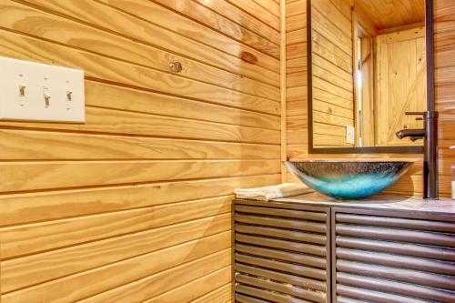 Tiny Cabin Getaway in the Tennessee River Valley in Rogersville (AL)
