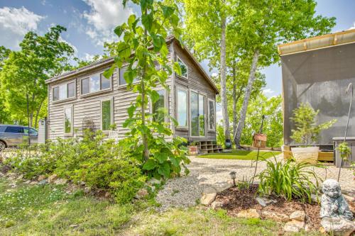 Tiny Cabin Getaway in the Tennessee River Valley in Rogersville (AL)