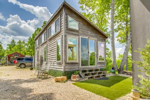 Tiny Cabin Getaway in the Tennessee River Valley in Rogersville (AL)