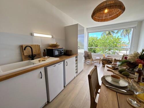 Cozinha, Appart'hôtel DLOKOKO Sainte Luce centre (Appart'hotel DLOKOKO Sainte Luce centre) in Sainte-Luce
