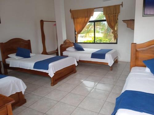 4 twin beds