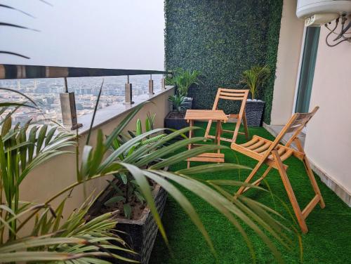 2-Bed Luxury Apartment With Balcony - Goldcrest Mall and Residency - image 4