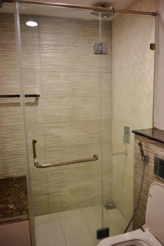 Vintage Penthouse Apartment - Goldcrest Mall and Residency - main image