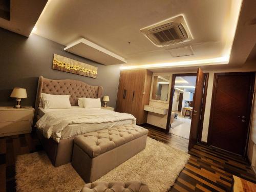 Premium Family One Bed Apartment - Goldcrest Mall and Residency - image 4