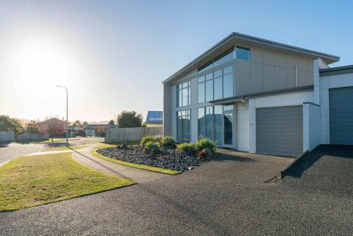 Lake Taupo Gem - Taupo
