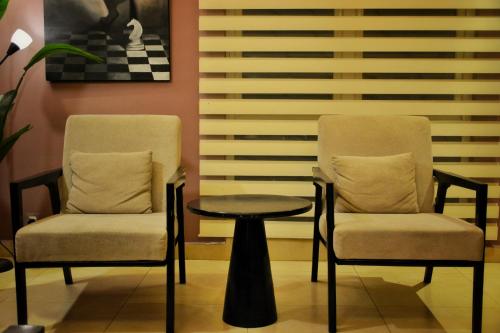 Air Avenue Luxury 2-Bed Apartment - Phase 8 DHA - image 4