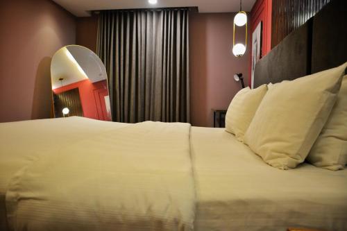 Air Avenue Luxury 2-Bed Apartment - Phase 8 DHA - image 11