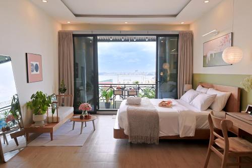 West Lake View Apartment, 5 minutes from Hanoi Old Quarter Street, Ba Dinh Square, Hanoi