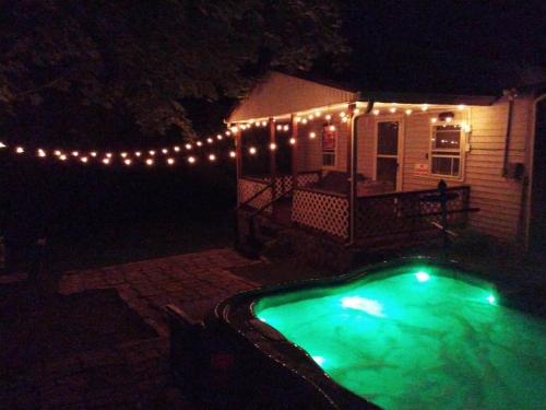 . Hillcrest Manor Cottage · Private Hot Tub ·