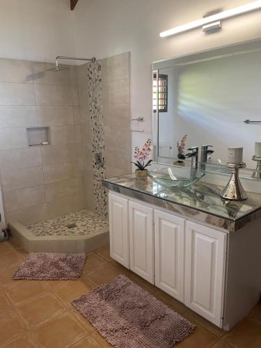5 Bedroom stunning sunsets views in Whitehouse