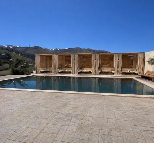 Bazén, Timgad Hotel & Resort in Kfardebian