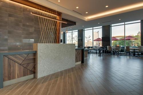Hyatt Place Milwaukee Downtown - image 12
