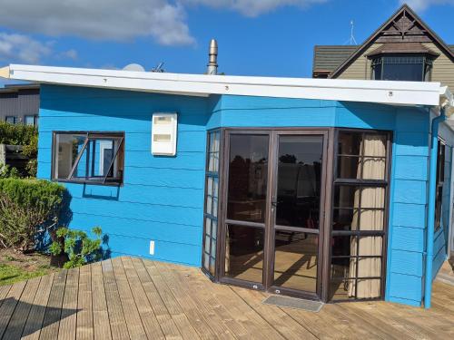 Sea Breeze in Urenui