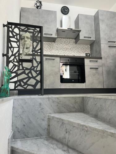 "DOMUS LEONE" - Nel Borgo di Capri Leone - Sfaranda