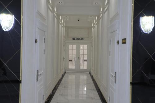 Restoran, STATUS HOTEL in Qarshi
