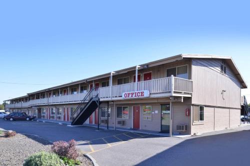 Econo Lodge Kennewick - image 27