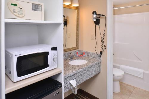 Econo Lodge Kennewick - image 26
