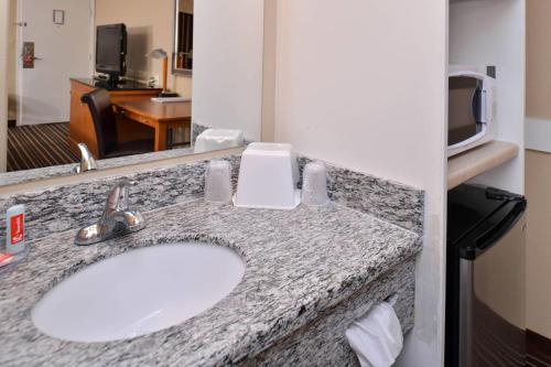 Econo Lodge Kennewick - image 24