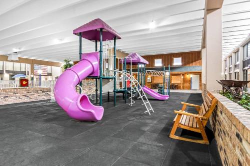 Ramada Hotel & Conference Center by Wyndham Grayling - image 6