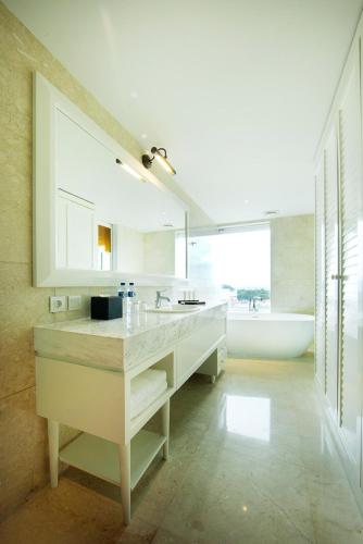 Bathroom, De Paviljoen Bandung in Riau