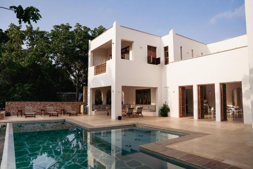 Зовнішній вигляд готелю, Maua Beach House - Private Swahili Luxury Villa on Galu Beach in Момбаса