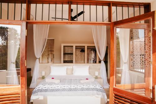 Maua Beach House - Private Swahili Luxury Villa on Galu Beach in Момбаса