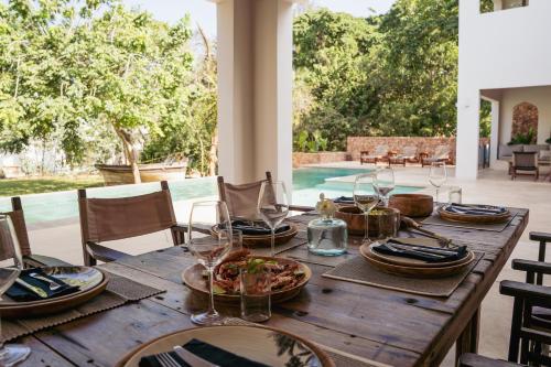 Сад, Maua Beach House - Private Swahili Luxury Villa on Galu Beach in Момбаса