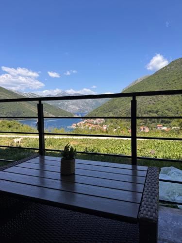 Hil's Bay View - Terra – khách sạn tại Lepetane