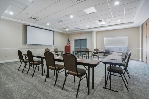 Hilton Garden Inn Jacksonville Airport - image 23