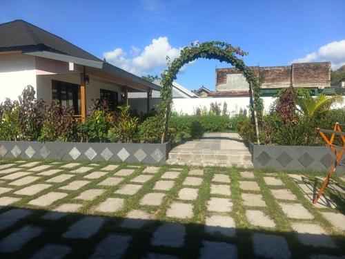 Garden, The Jungle Family homestay in Beru
