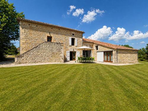 Belle maison en pierre coeur du Quercy, 4 ch et 4 sdb gîte à louer Montdoumerc