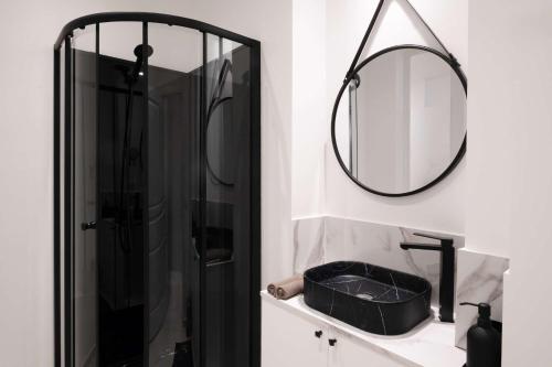 Golden Triangle 3BR Haussmann Champs-Elysees - image 6