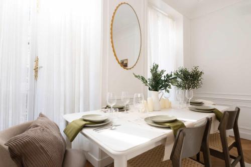 Golden Triangle 3BR Haussmann Champs-Elysees - main image