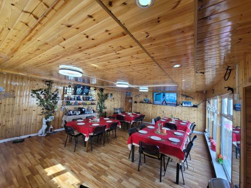 Restaurant, Delger Resort in Hatgal