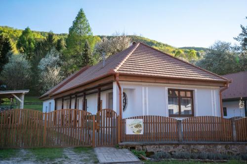Viesnīcas āriene, Kiskörtés Vendégház Óhuta (Kiskortes Vendeghaz Ohuta) in Háromhuta