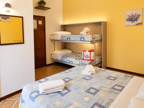 Hotel Cesari 5
