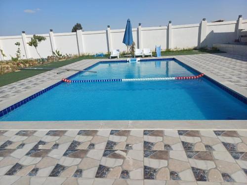 فيلا شاليه مستقل بالريف الاوربى بحمام سباحه 3 غرف 2 حمام بمدينة سفنكس in Sheikh Zayed City