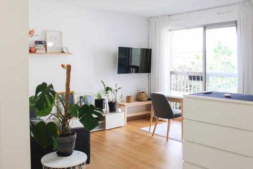 34m Paris Studio - main image